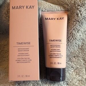 Mary Kay Timewise Antioxidant Moisturizer - Pink and Black